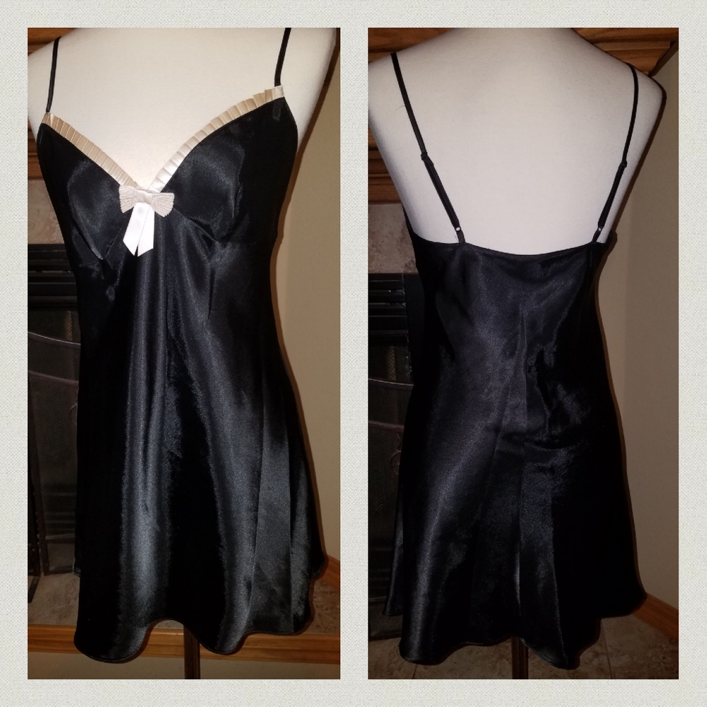 EUC Cabernet Chemise - Picture 1 of 5